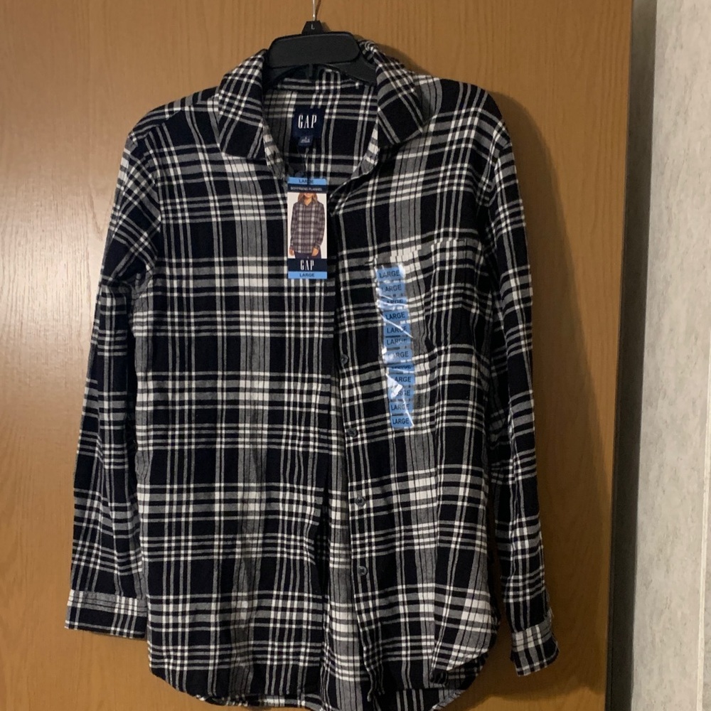 GAP Women’s Classic Black and White Checkered Shirt